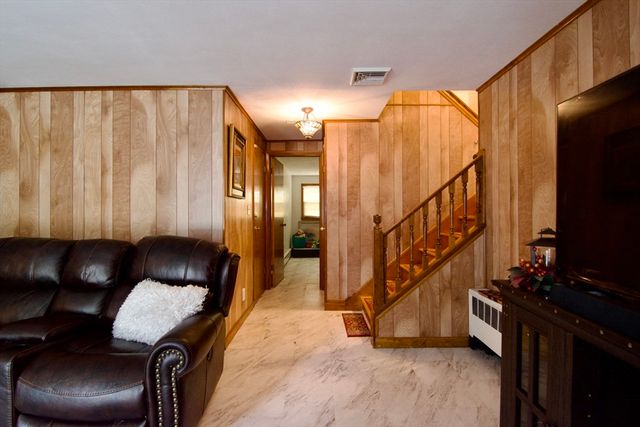 442 Prospect St, Chicopee, MA 01020