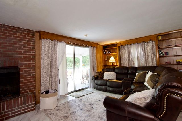 442 Prospect St, Chicopee, MA 01020