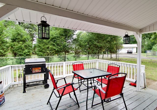 442 Prospect St, Chicopee, MA 01020