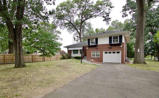 442 Prospect St, Chicopee, MA 01020