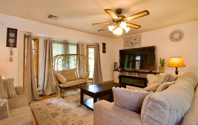442 Prospect St, Chicopee, MA 01020