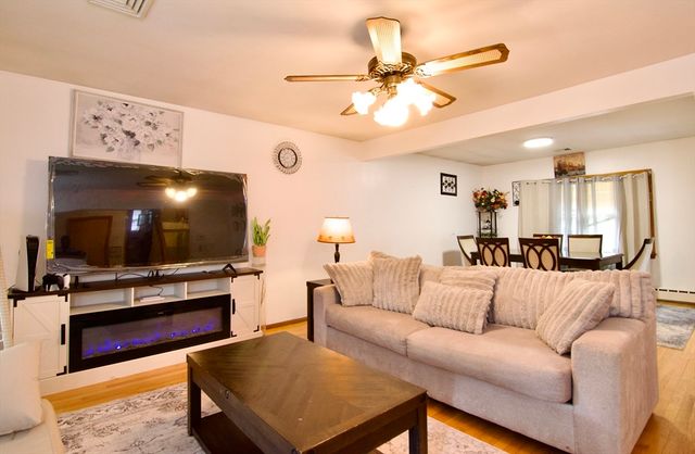 442 Prospect St, Chicopee, MA 01020