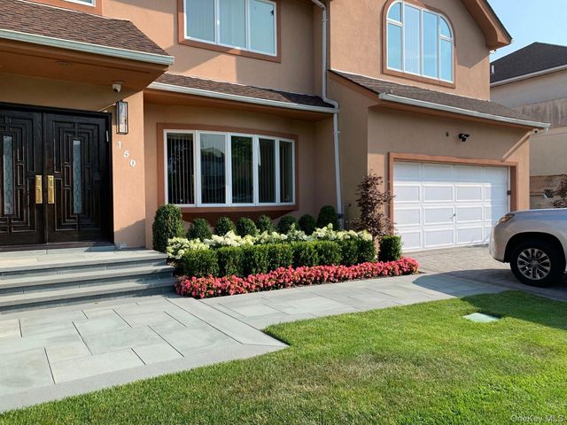 150 Lakeside Drive S, Lawrence, NY 11559