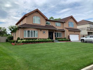 150 Lakeside Drive S, Lawrence, NY 11559