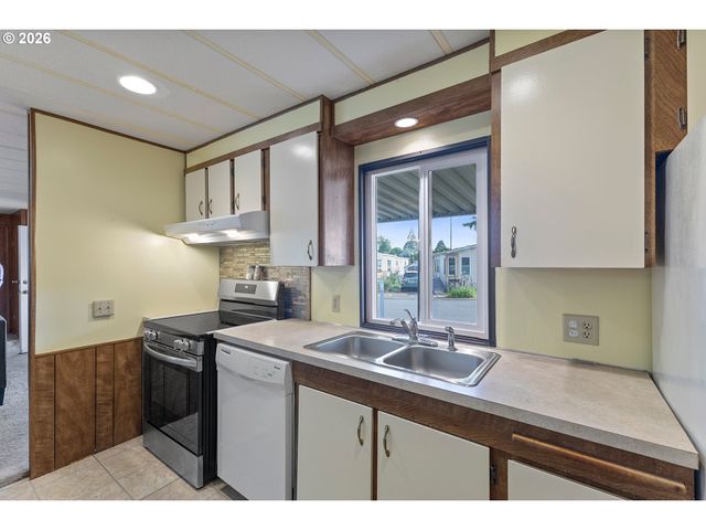 570 N 10th Ave 43, Cornelius, OR 97113