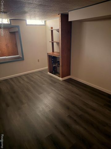 36310 Park Place Drive, Sterling Heights, MI 48310