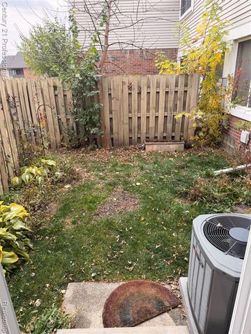 36310 Park Place Drive, Sterling Heights, MI 48310