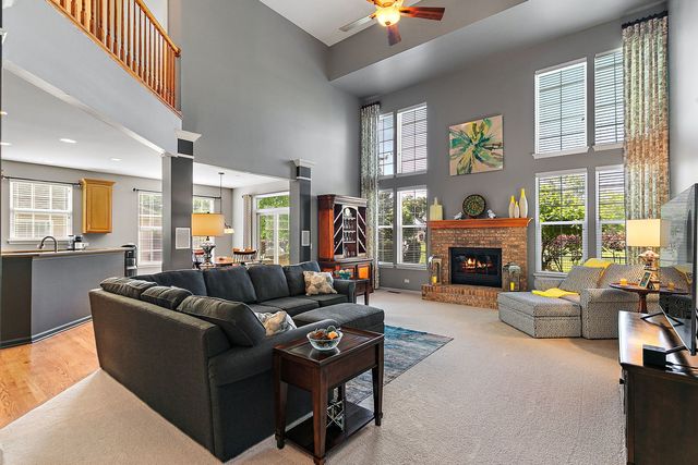 2700 Oak Drive, West Dundee, IL 60118