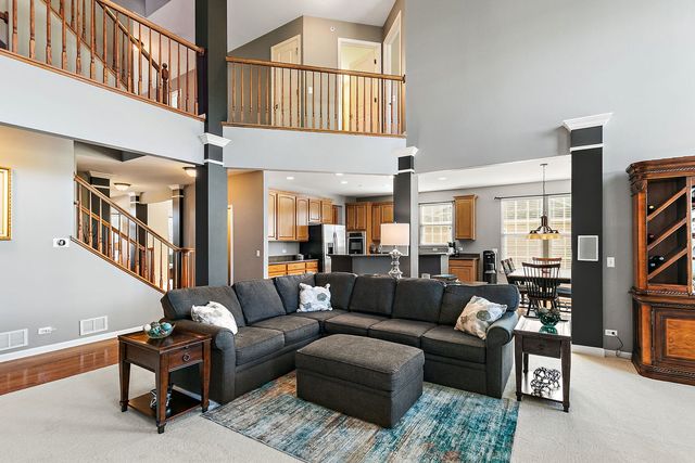 2700 Oak Drive, West Dundee, IL 60118