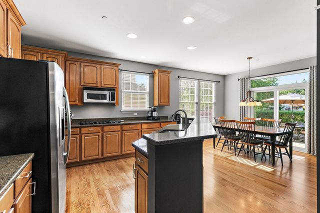 2700 Oak Drive, West Dundee, IL 60118