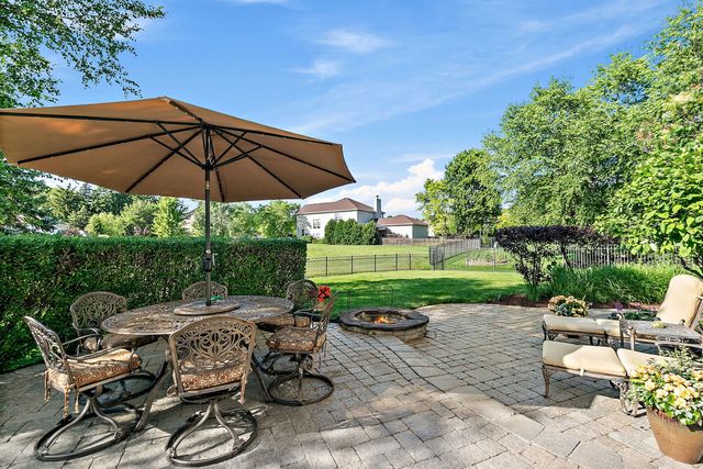2700 Oak Drive, West Dundee, IL 60118