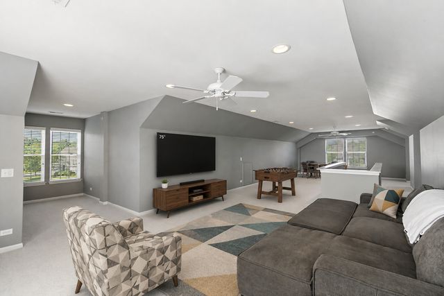 2700 Oak Drive, West Dundee, IL 60118