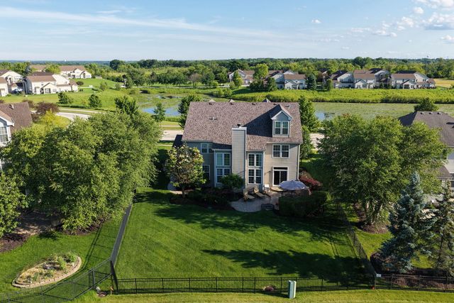 2700 Oak Drive, West Dundee, IL 60118