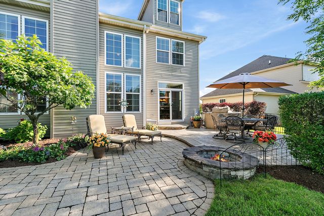 2700 Oak Drive, West Dundee, IL 60118