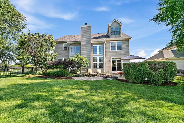 2700 Oak Drive, West Dundee, IL 60118