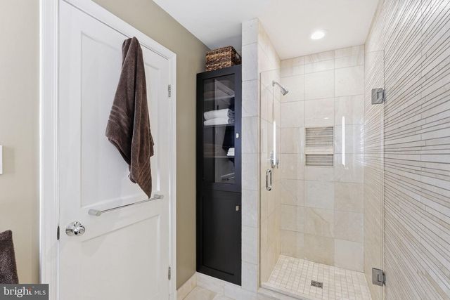 1114 N INGLEWOOD ST, Arlington, VA 22205