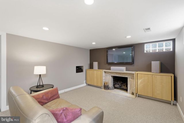 1114 N INGLEWOOD ST, Arlington, VA 22205