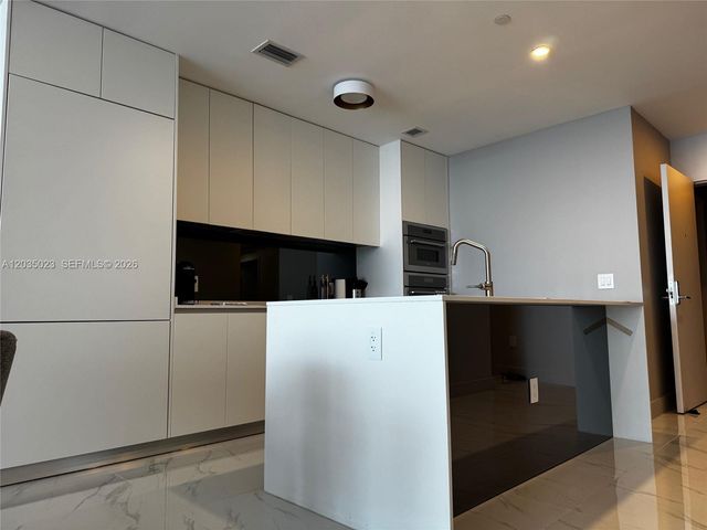 700 NE 24 2206, Miami, FL 33137