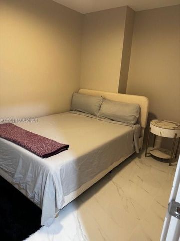 700 NE 24 2206, Miami, FL 33137