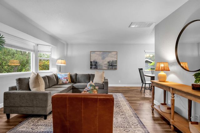 2744 Sandhurst Dr, Cameron Park, CA 95682