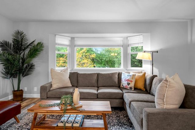 2744 Sandhurst Dr, Cameron Park, CA 95682