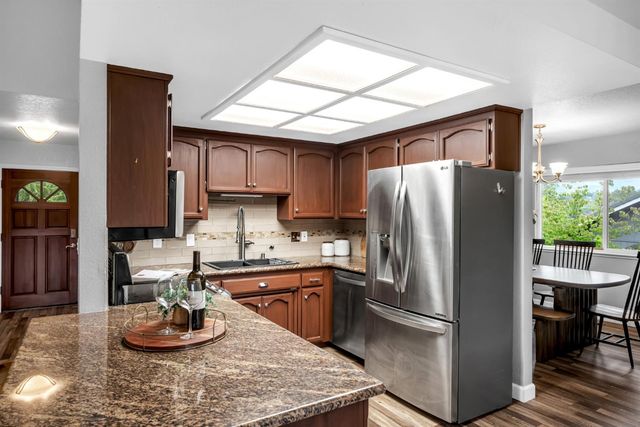 2744 Sandhurst Dr, Cameron Park, CA 95682