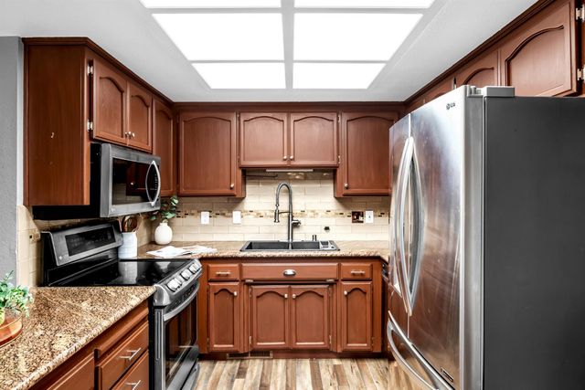 2744 Sandhurst Dr, Cameron Park, CA 95682