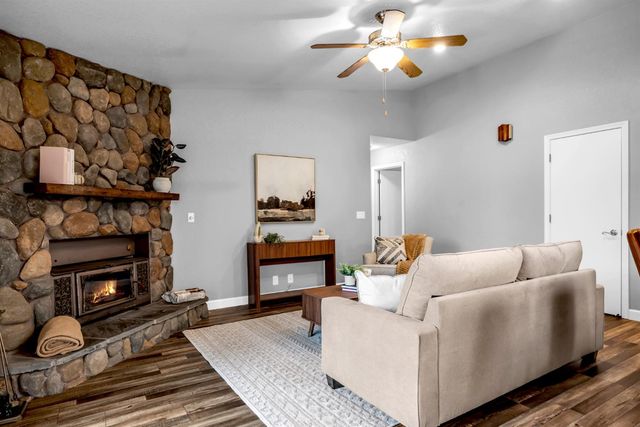 2744 Sandhurst Dr, Cameron Park, CA 95682