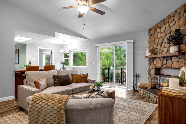 2744 Sandhurst Dr, Cameron Park, CA 95682