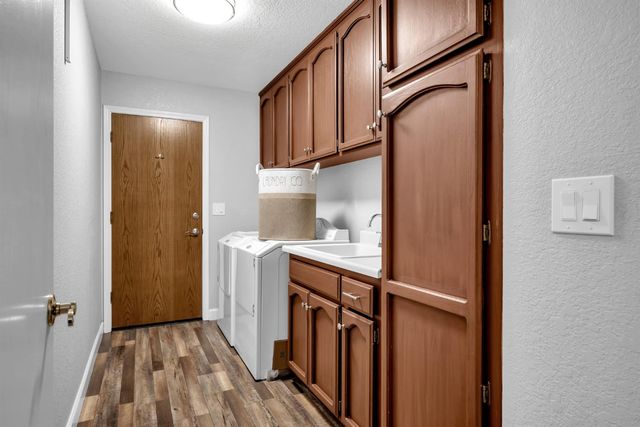 2744 Sandhurst Dr, Cameron Park, CA 95682