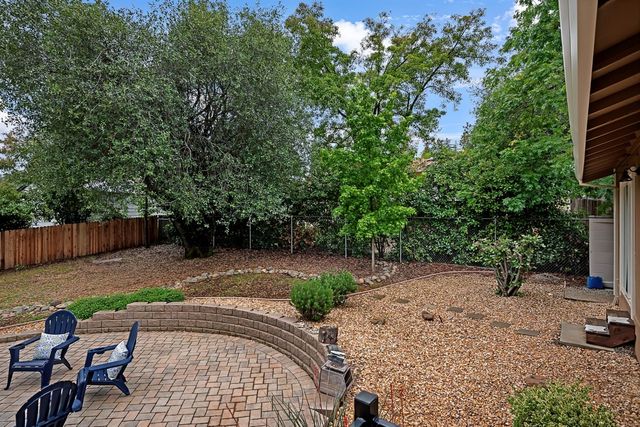 2744 Sandhurst Dr, Cameron Park, CA 95682