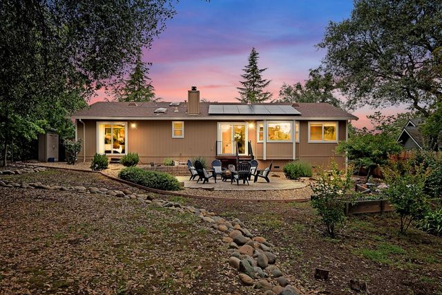2744 Sandhurst Dr, Cameron Park, CA 95682