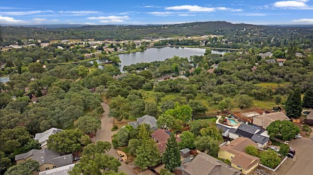 2744 Sandhurst Dr, Cameron Park, CA 95682