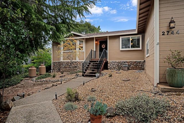 2744 Sandhurst Dr, Cameron Park, CA 95682
