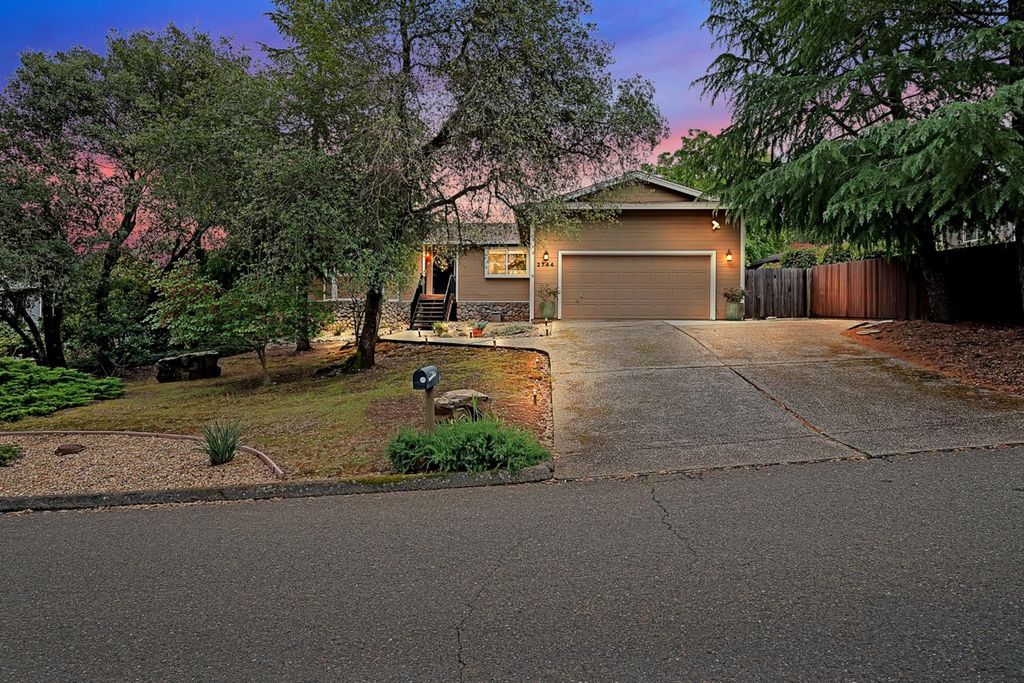 2744 Sandhurst Dr, Cameron Park, CA 95682