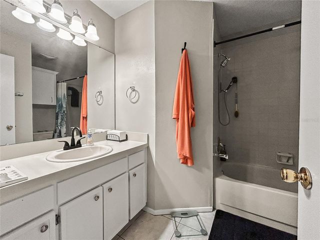 3426 SW LAUREL DALE DRIVE, Tampa, FL 33618