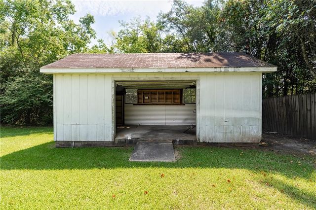 3130 Schillinger Road N, Semmes, AL 36575