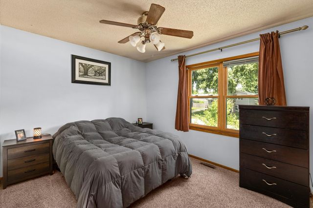 2304 Parkhill Drive, Norwalk, IA 50211