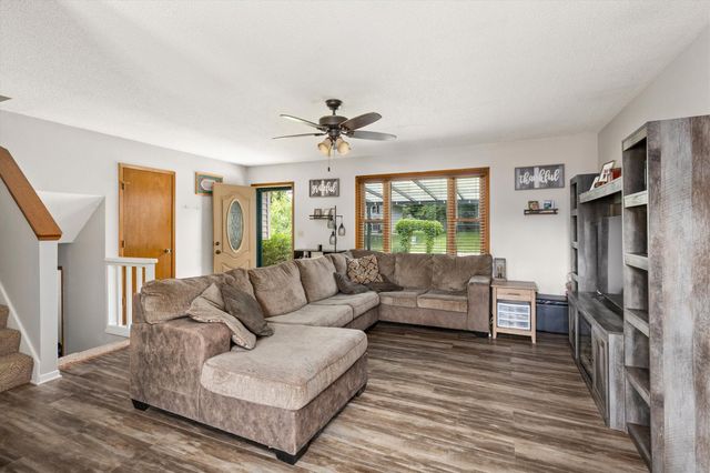 2304 Parkhill Drive, Norwalk, IA 50211