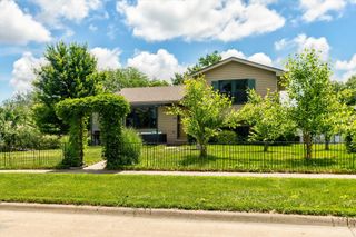 2304 Parkhill Drive, Norwalk, IA 50211