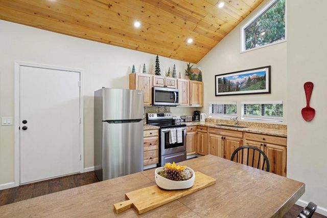 24918 Fern Valley Road, Idyllwild, CA 92549
