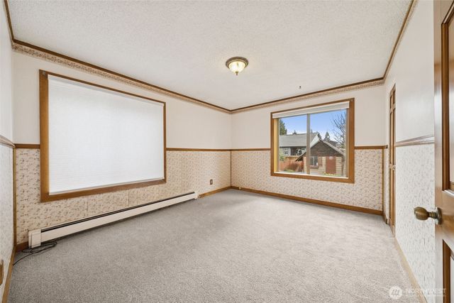 408 8th Avenue NE, Puyallup, WA 98372