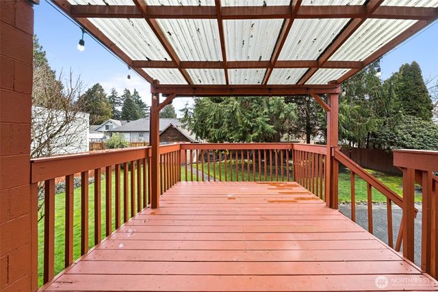 408 8th Avenue NE, Puyallup, WA 98372