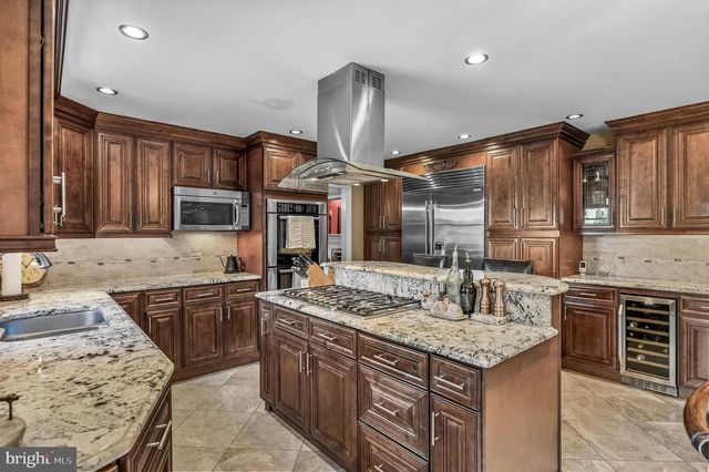 29 FAIRHAVEN DR, Cherry Hill, NJ 08003