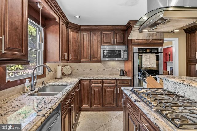 29 FAIRHAVEN DR, Cherry Hill, NJ 08003