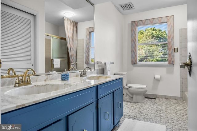 29 FAIRHAVEN DR, Cherry Hill, NJ 08003