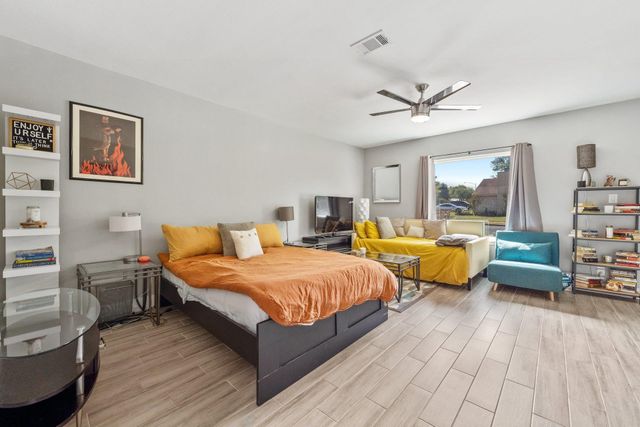 1400 Chippeway LN, Austin, TX 78745