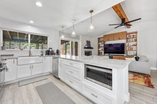 1400 Chippeway LN, Austin, TX 78745