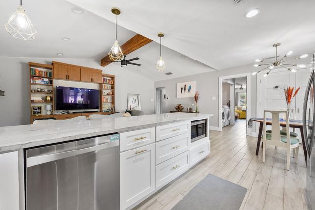 1400 Chippeway LN, Austin, TX 78745