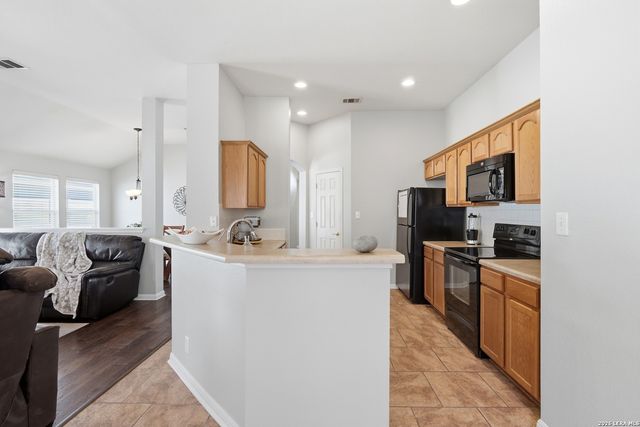 8423 Snakeweed Dr, Converse, TX 78109